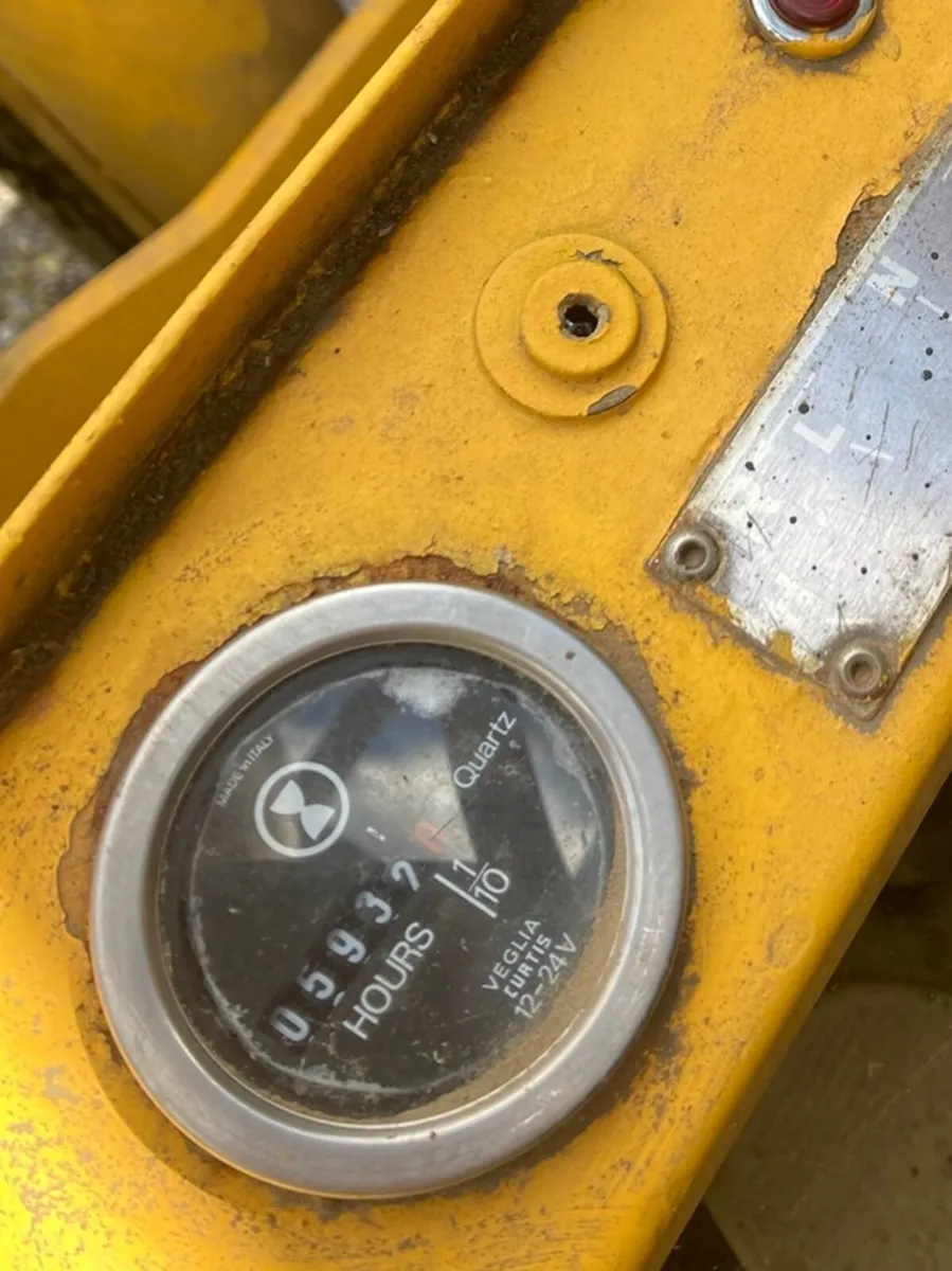 Forklift - Image 4