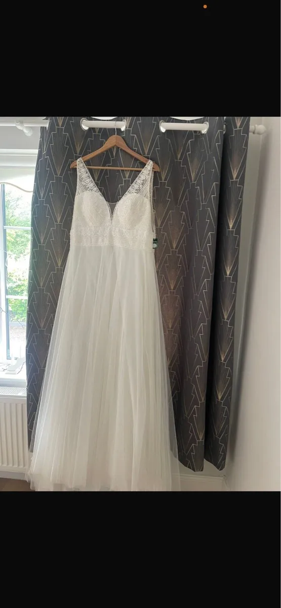 Wedding dress - Image 1