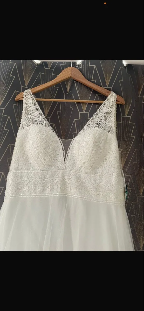 Wedding dress - Image 2