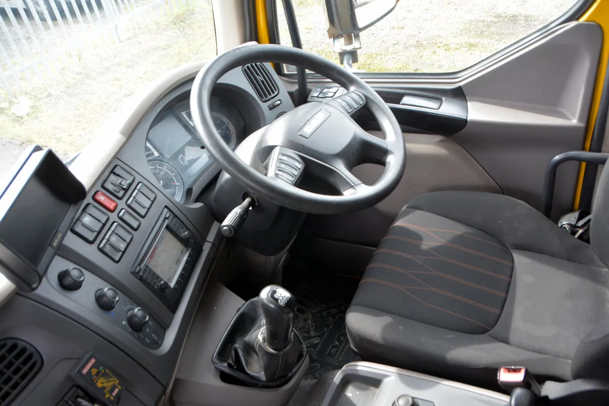 DAF 12 Tonnes GVW & Fassi Remote Crane - Image 4