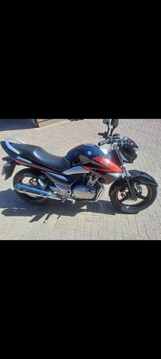 2015 Suzuki Inazuma 250 – Immaculate 16k km - Image 1