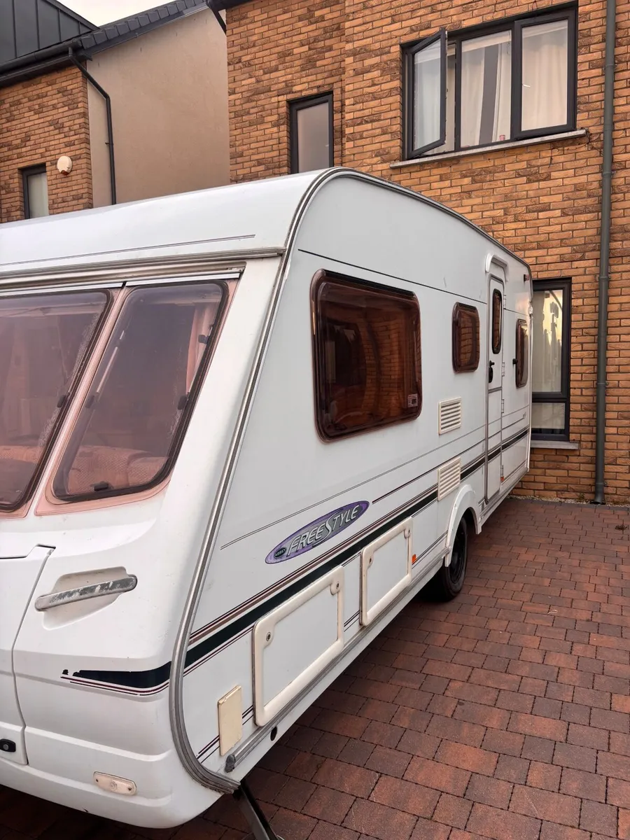 Caravan + Awning - Image 1