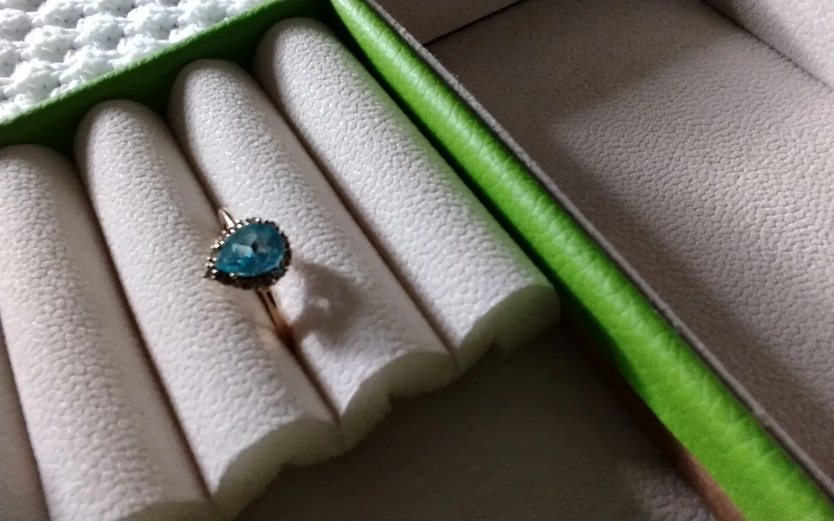 9ct Gold Swiss blue topaz and diamond ring size L - Image 2