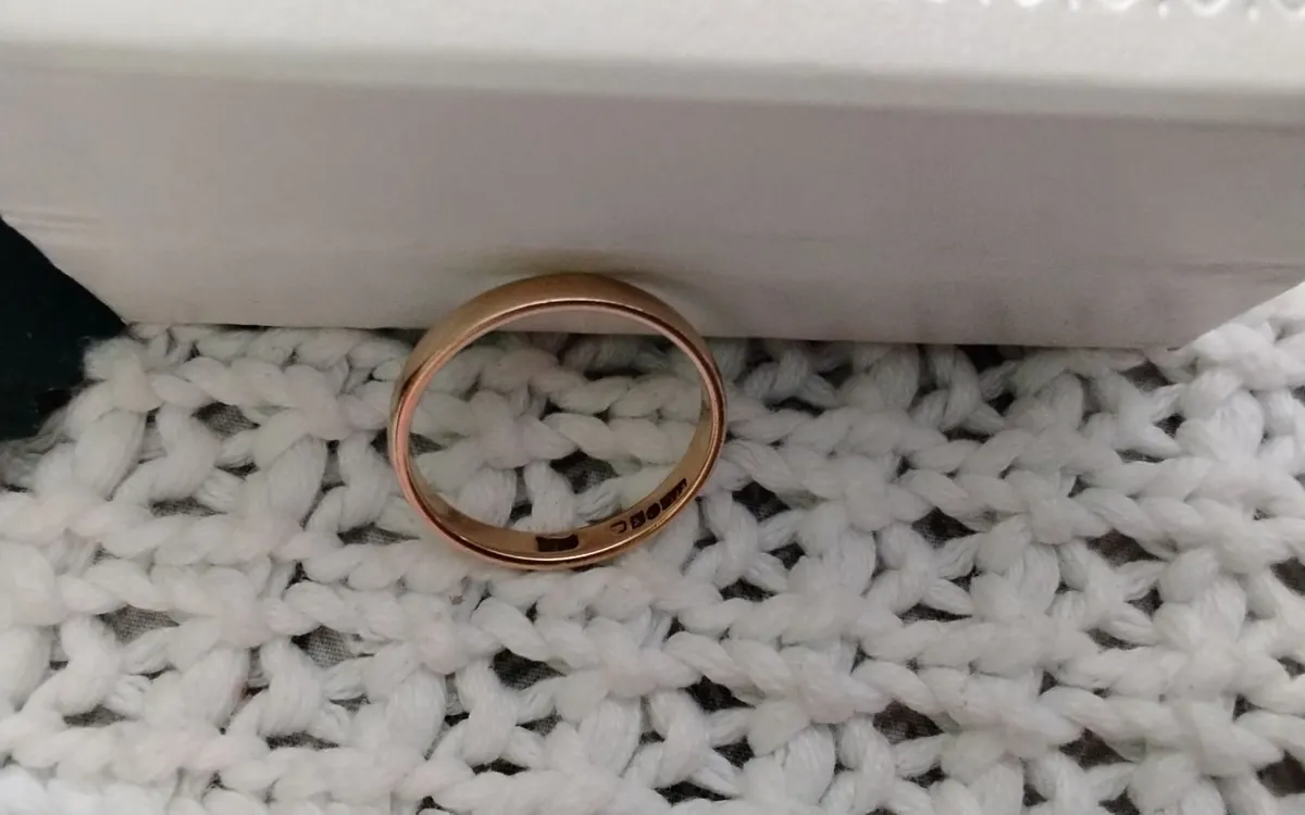 Victorian 9ct gold Band ring size N - Image 4