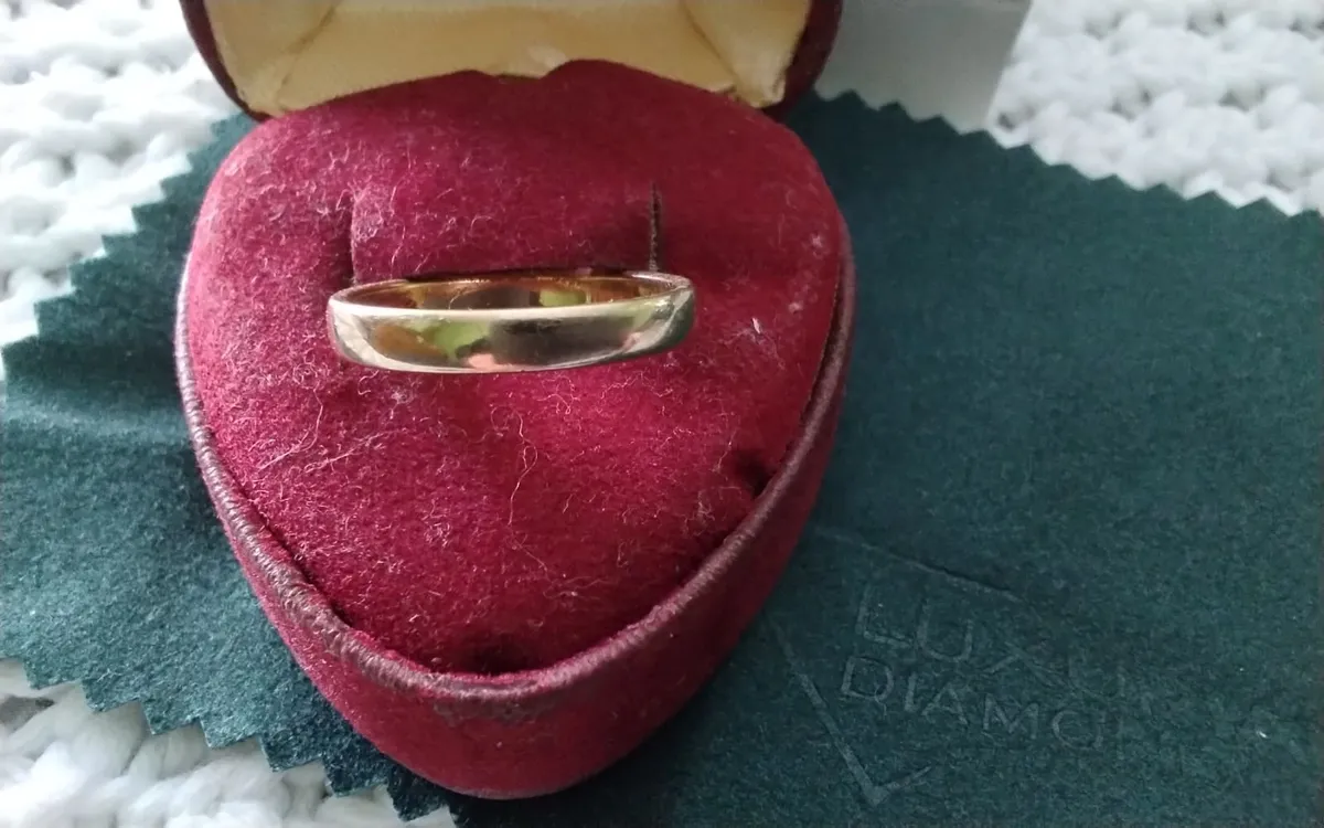 Victorian 9ct gold Band ring size N - Image 2