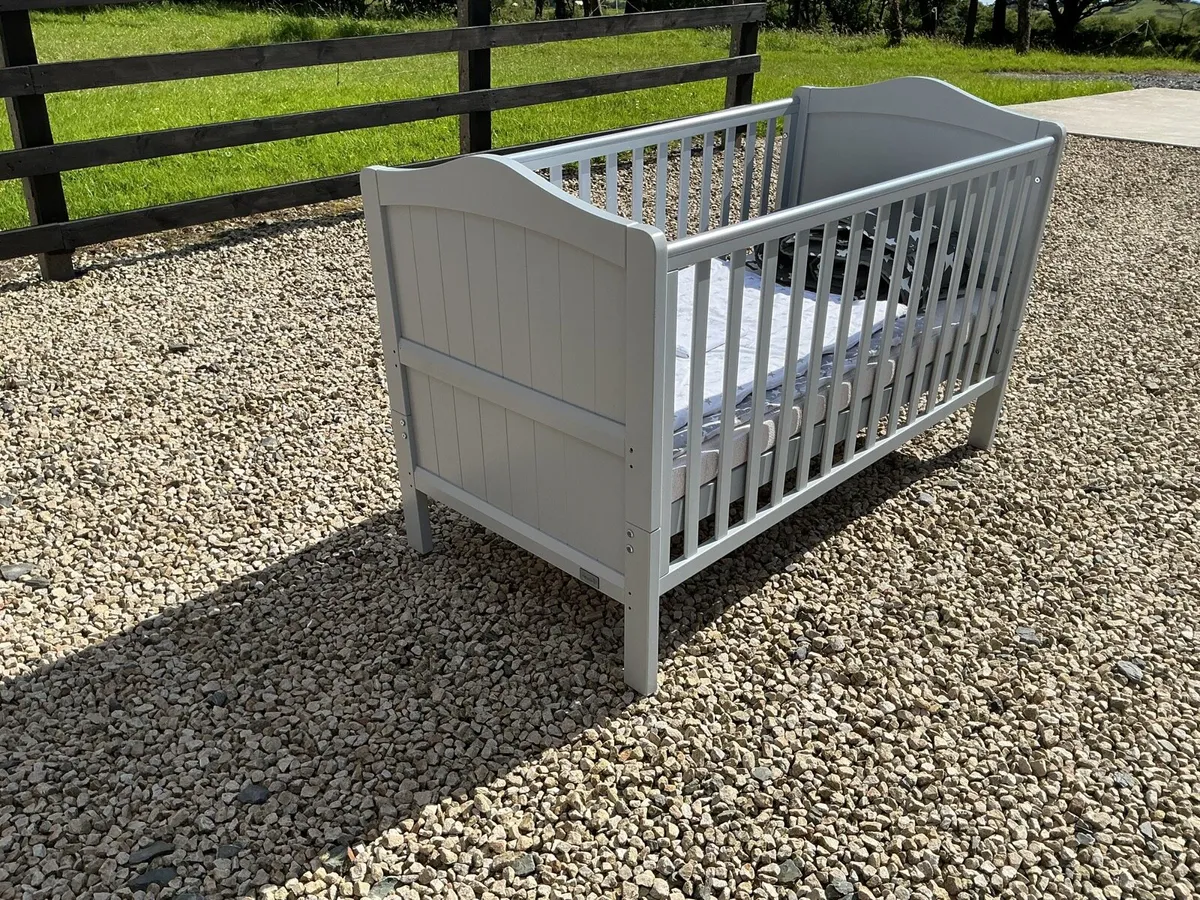 Baby cot/bed - Image 3
