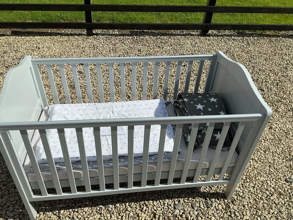 Baby cot/bed - Image 2