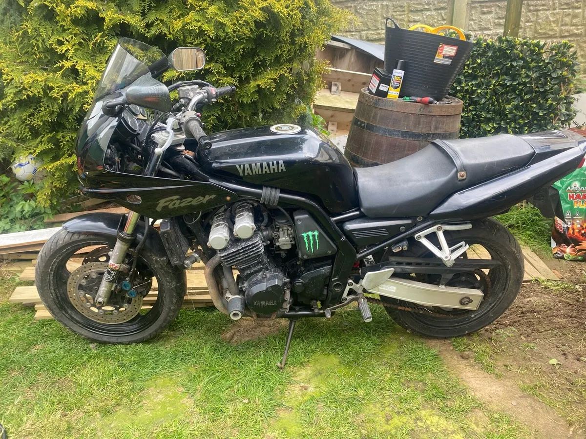 Yamaha Fazer 400 - Project - Image 1