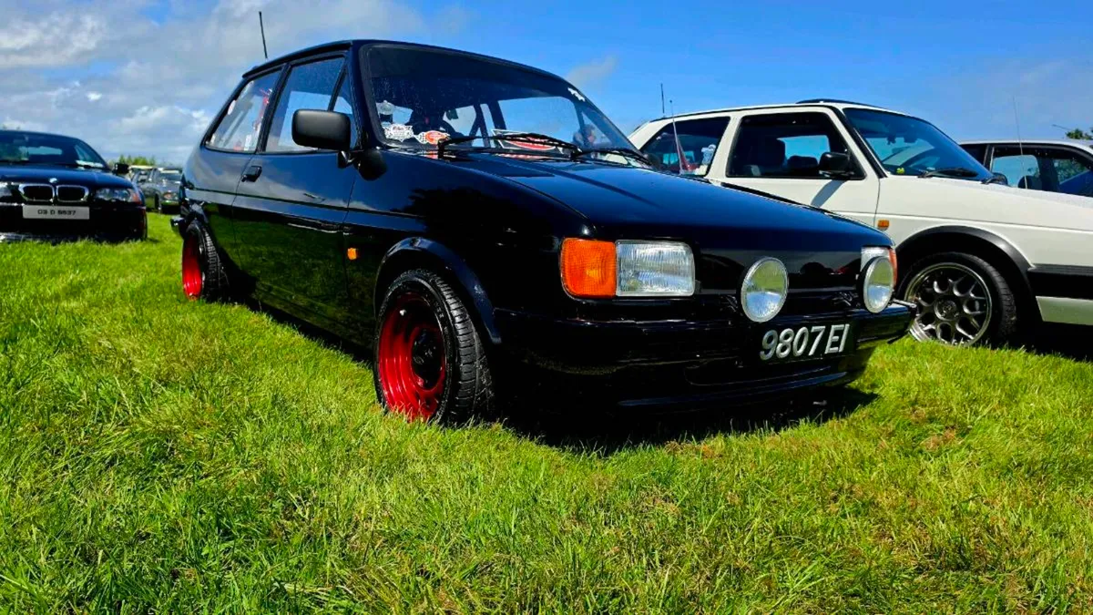 RETRO FEZZY - Image 1