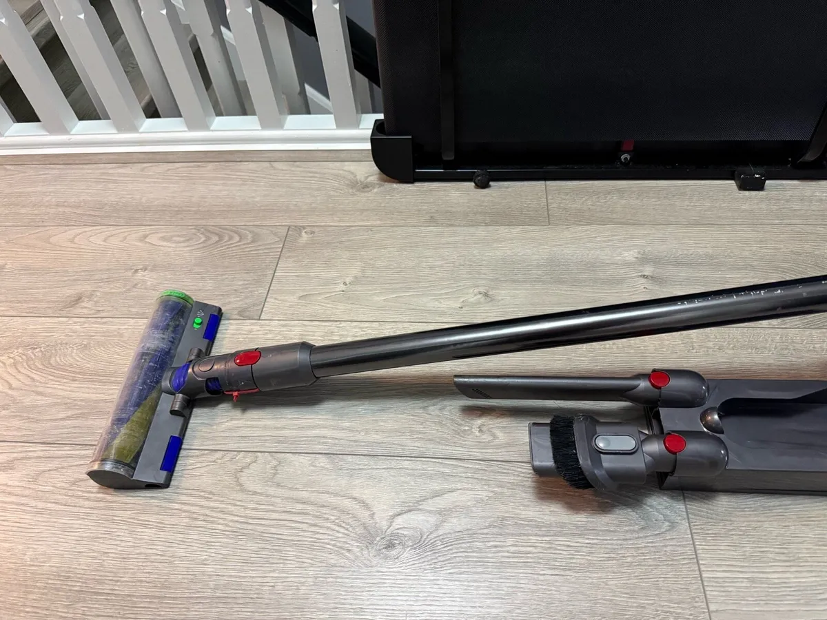 Dyson V15 Detect Cordless Vacuum Cleaner - Image 2