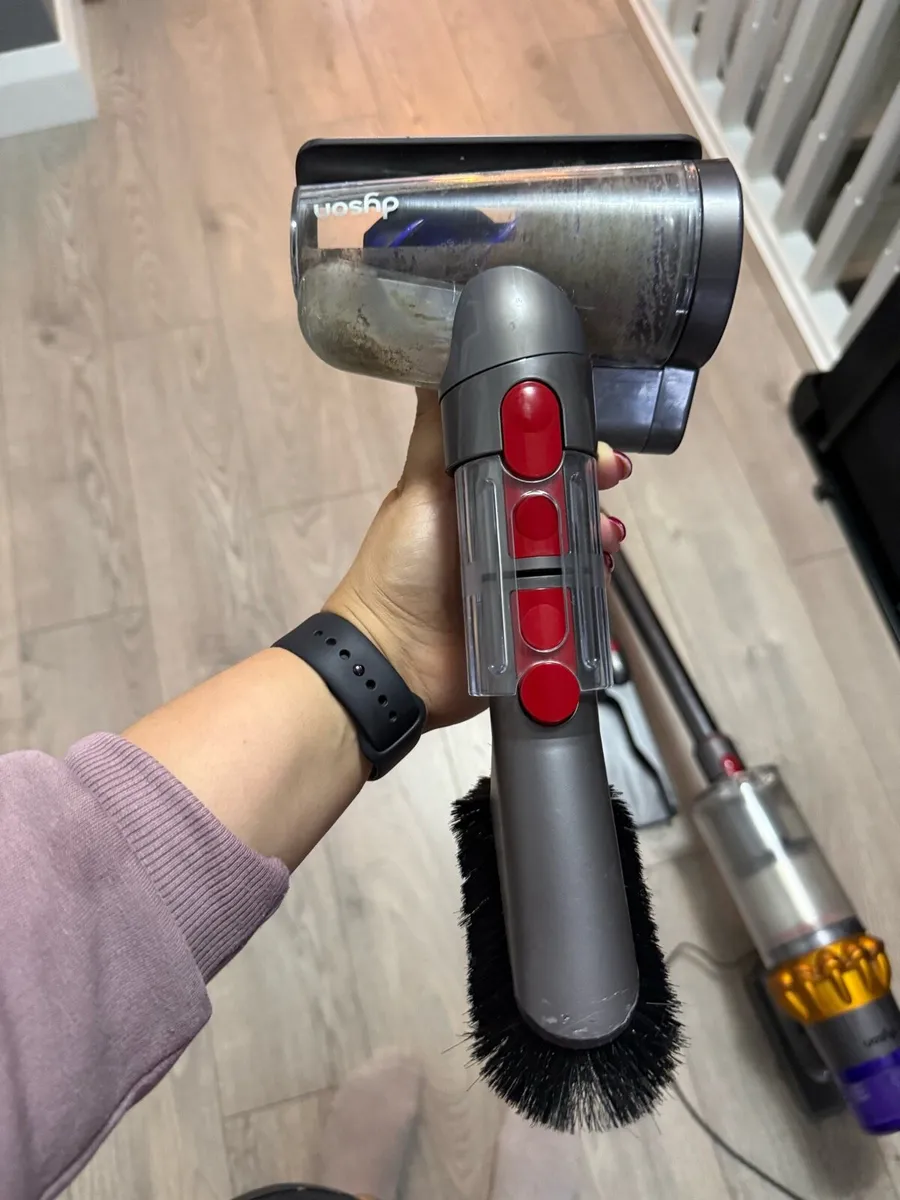 Dyson V15 Detect Cordless Vacuum Cleaner - Image 4
