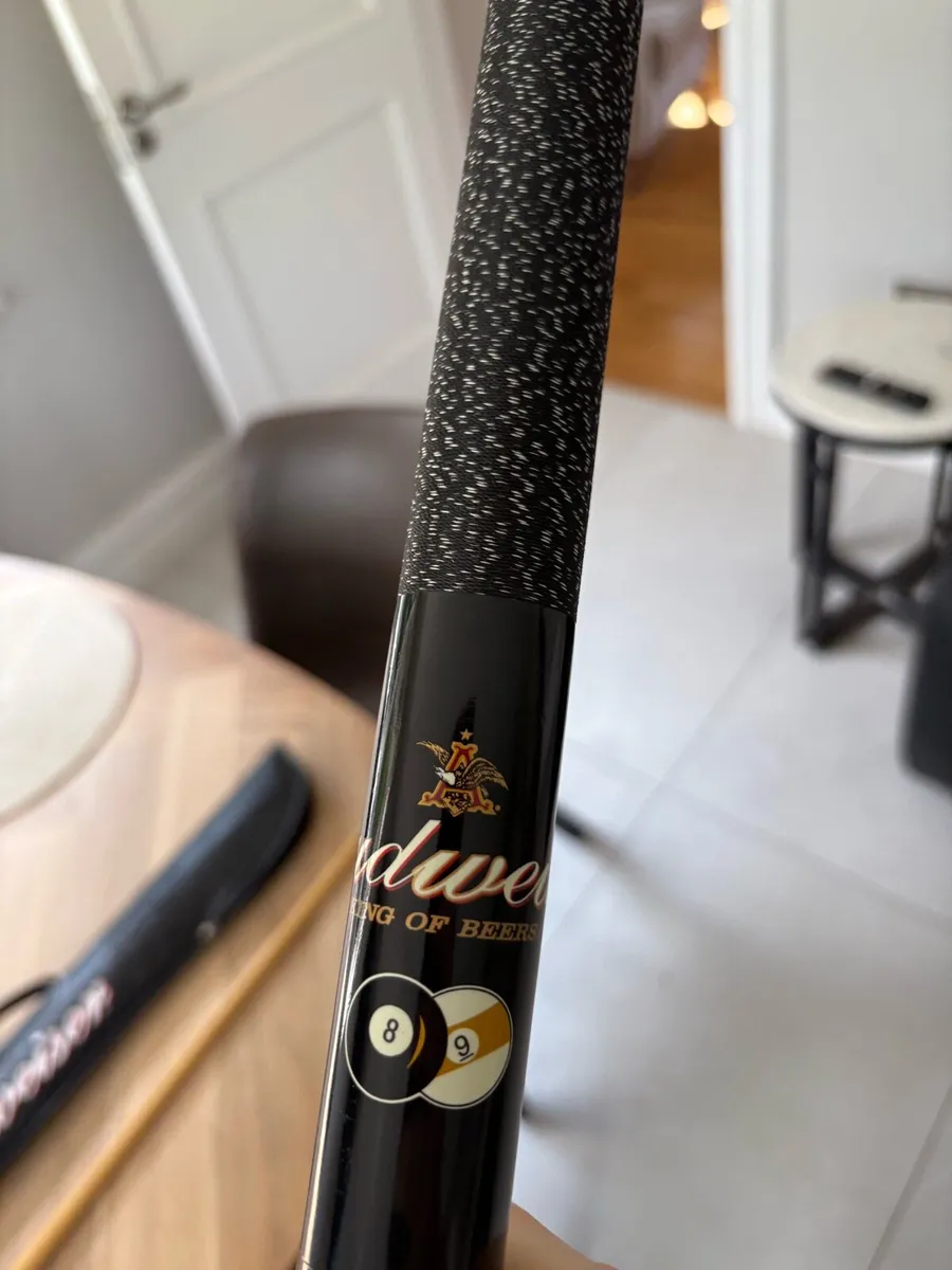 Budweiser pool cue - Image 2