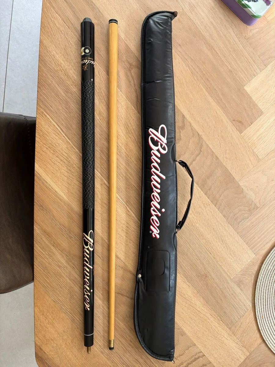 Budweiser pool cue - Image 1