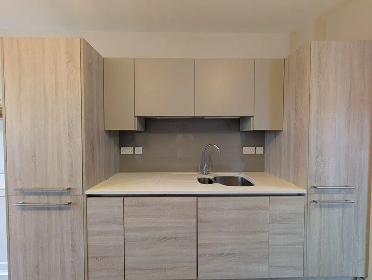 Modern Kitchen with built in appliances and hob included - Image 1