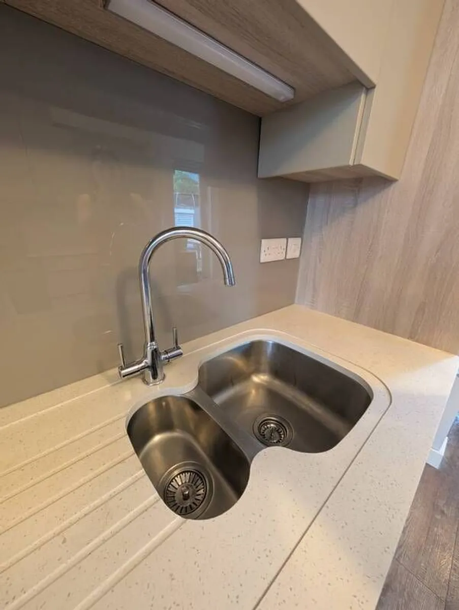 Modern Kitchen with built in appliances and hob included - Image 2