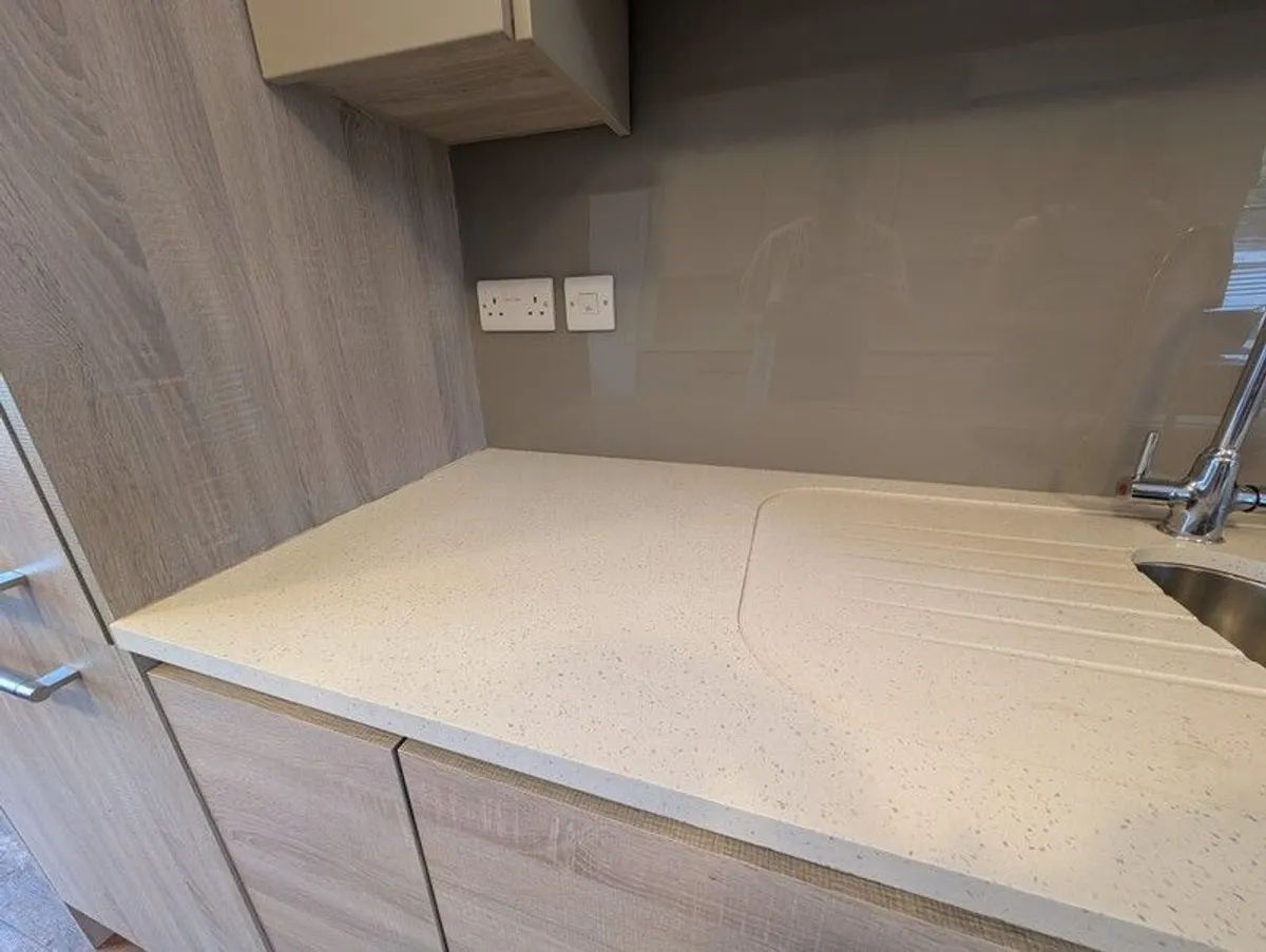 Modern Kitchen with built in appliances and hob included - Image 3