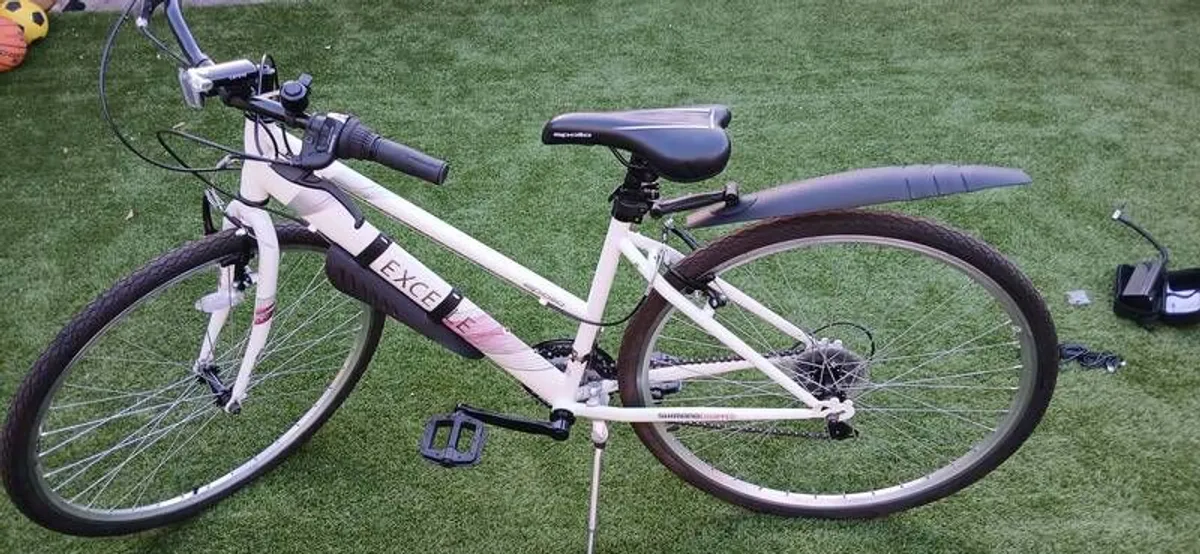 Girls bike 8years to 15years. - Image 2
