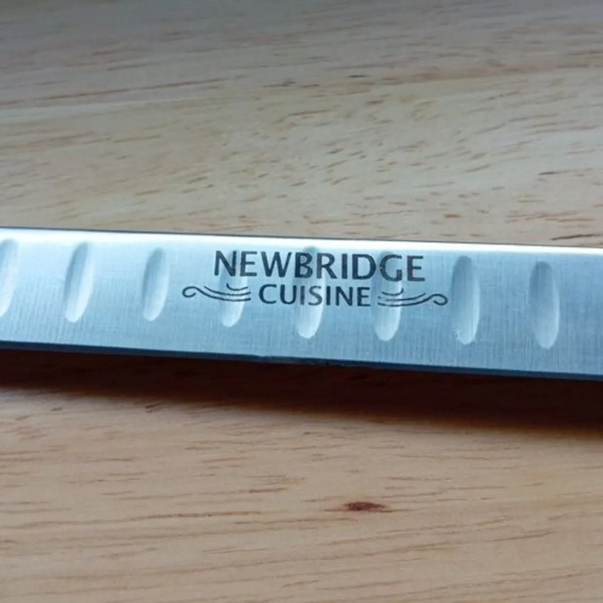 Newbridge Cuisine Santoku Knife&Chopping Board Set - Image 2
