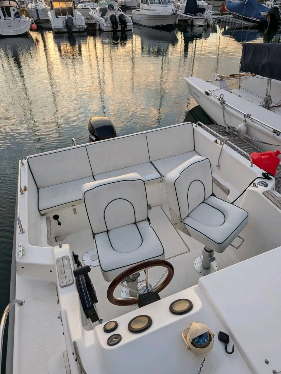 Sport/fishing boat - 60hp outboard - Image 3