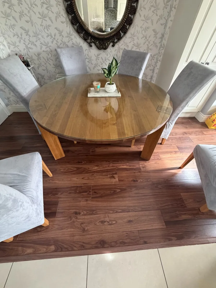 Stunning Solid Oak Dining Table & 6 Chairs - Image 3