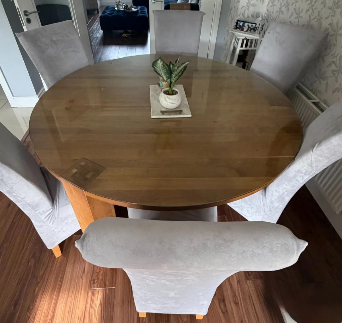 Stunning Solid Oak Dining Table & 6 Chairs - Image 1
