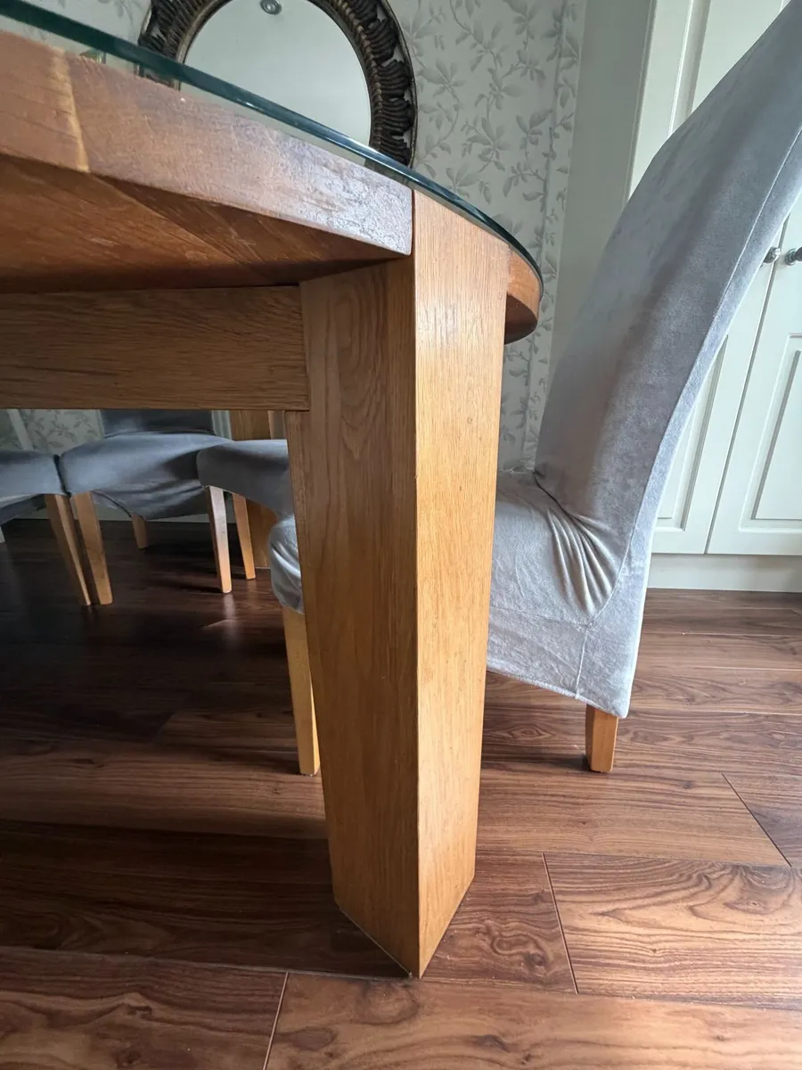 Stunning Solid Oak Dining Table & 6 Chairs - Image 4