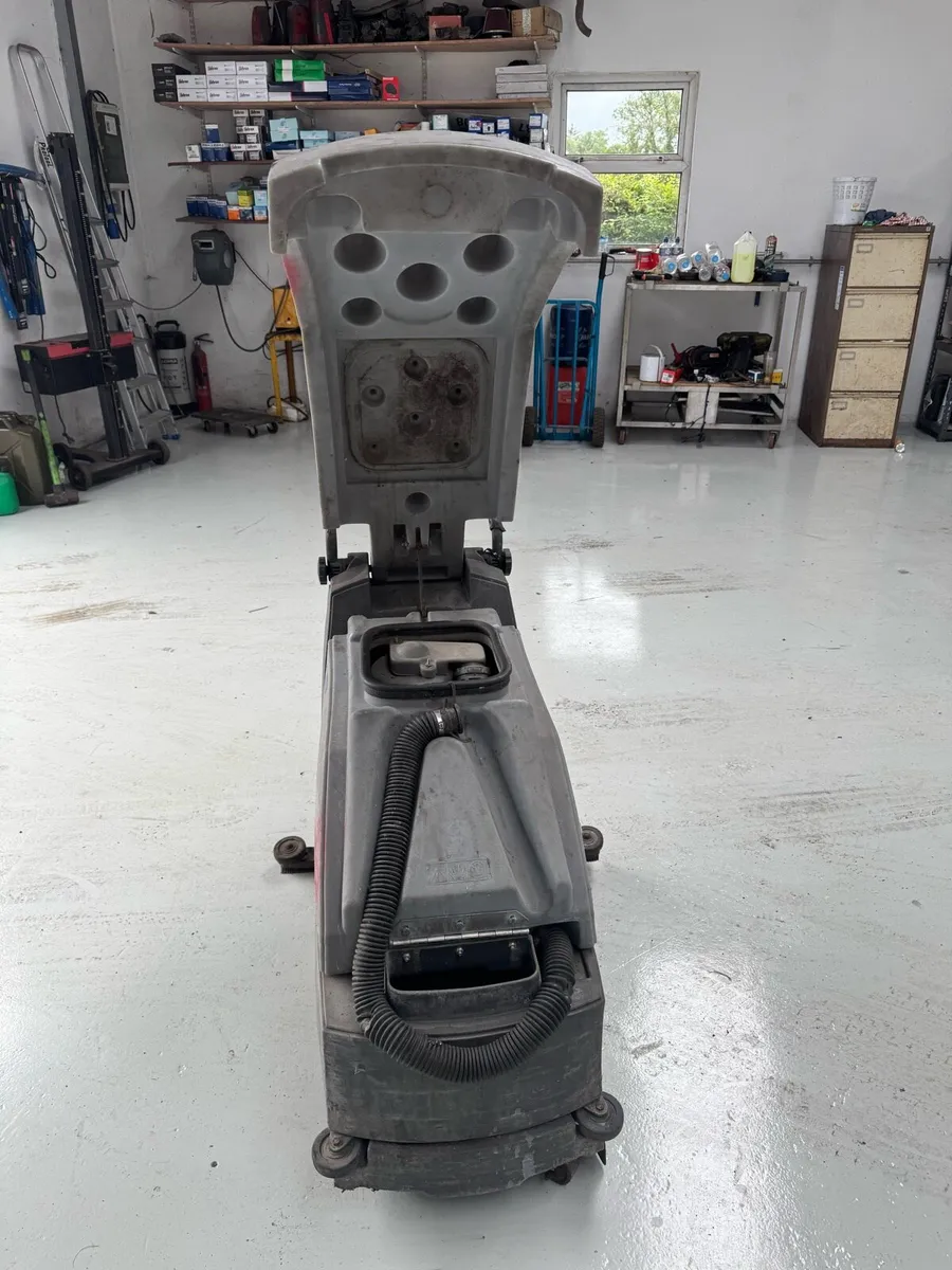 Nilfisk floor cleaner - Image 4