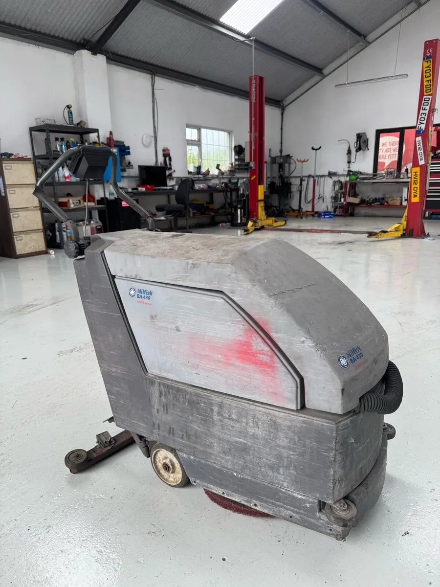 Nilfisk floor cleaner - Image 1