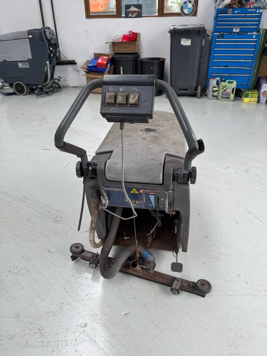 Nilfisk floor cleaner - Image 2