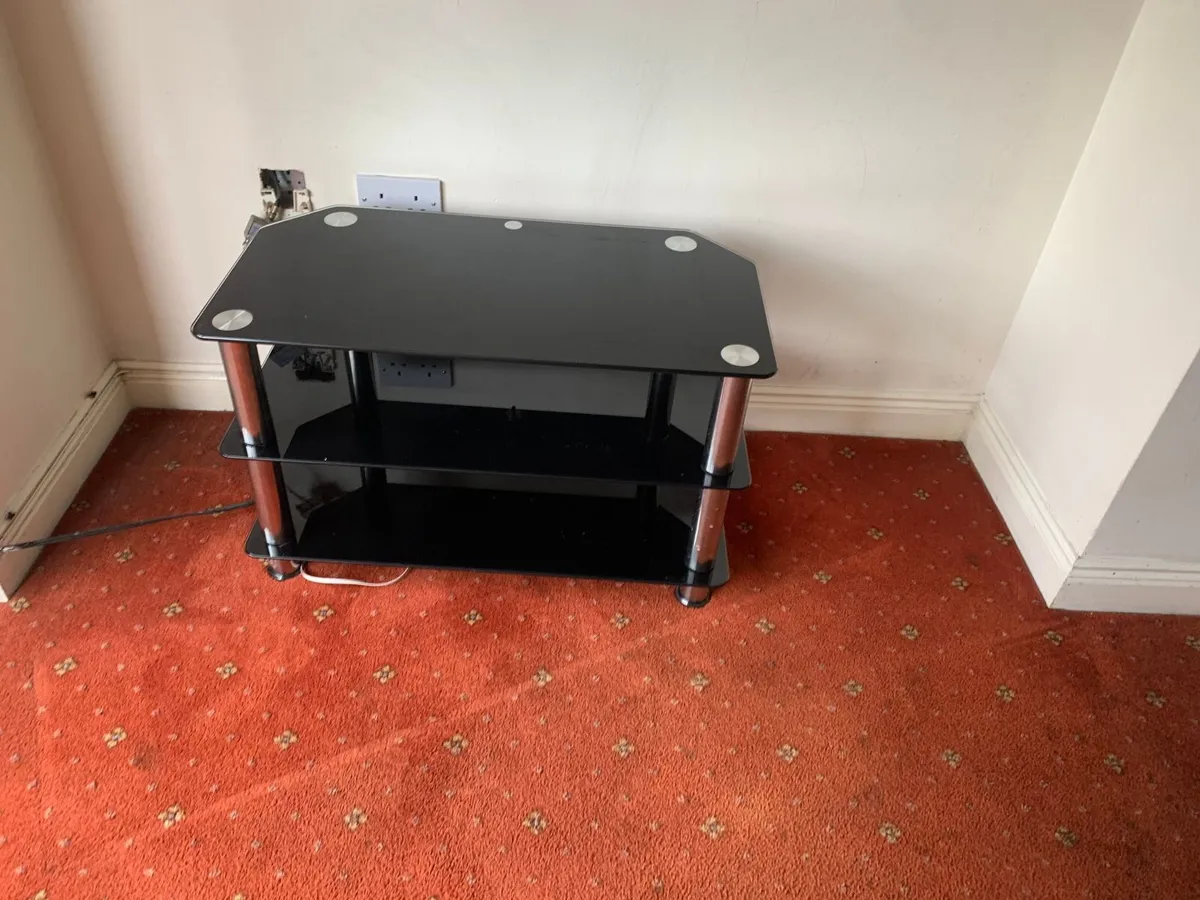 Flatscreen TV table - Image 3