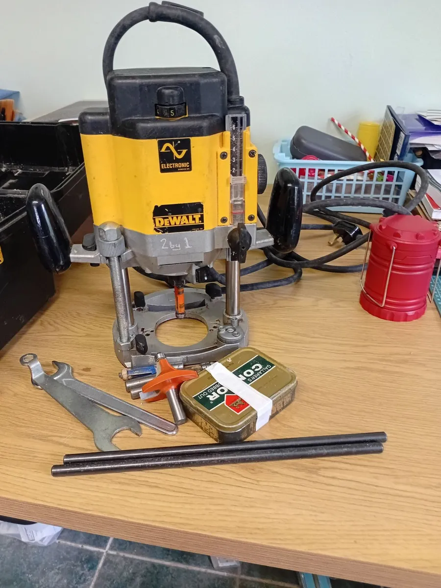 Dewalt DW625E Router