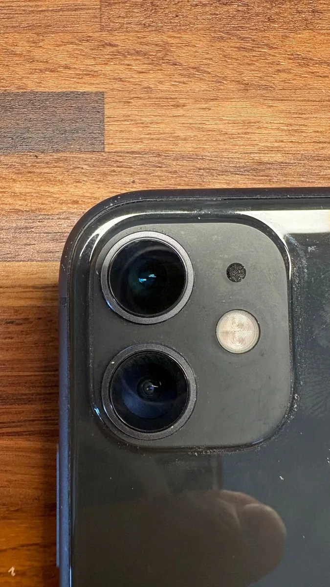 iPhone 11 64GB including cover - Image 3