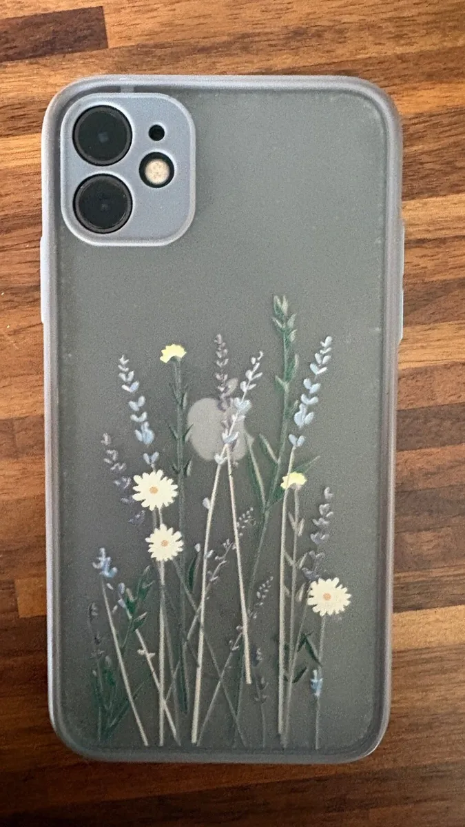 iPhone 11 64GB including cover - Image 4
