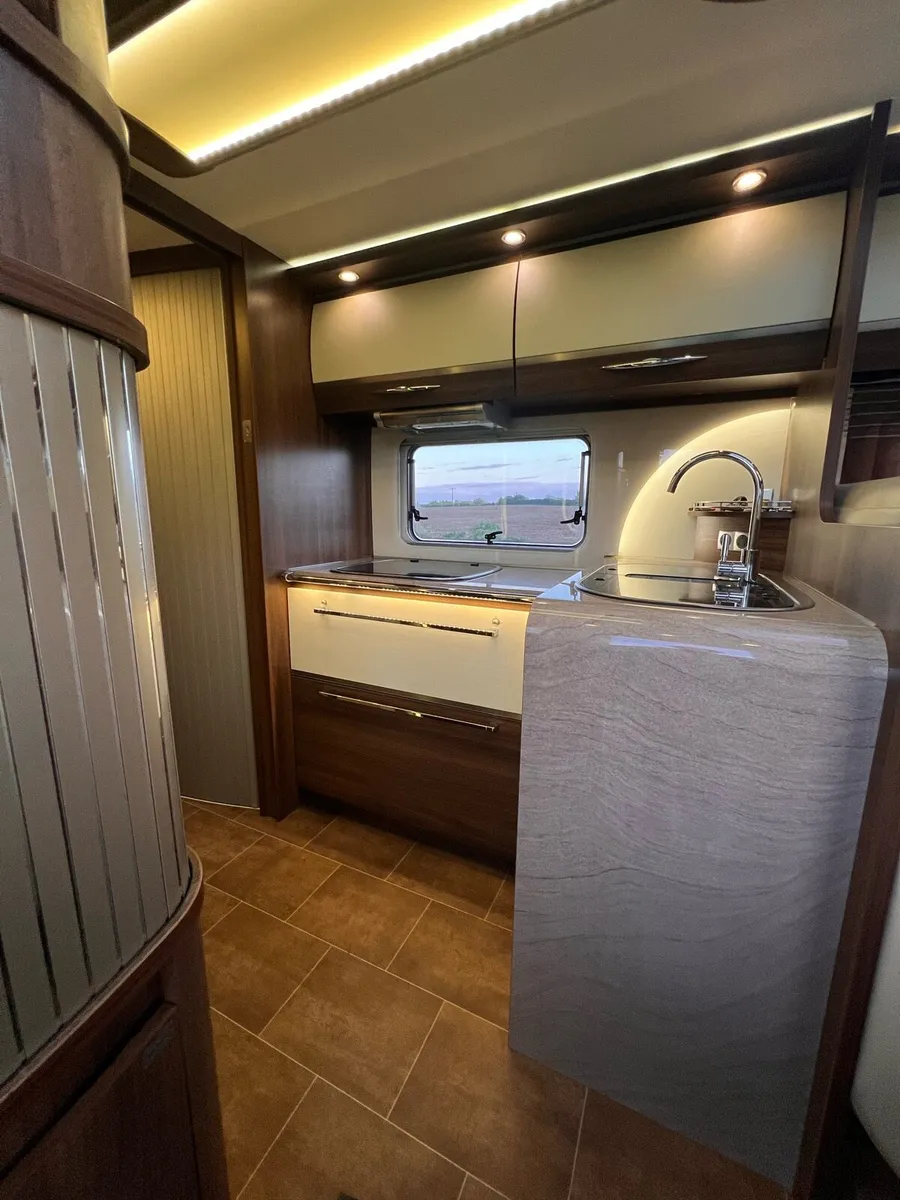 Burstner i810 Camper - Image 4