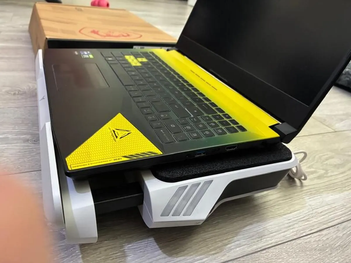 MSI Crosshair 15" QHD 165Hz | i9-12900H | RTX 3060 | Upgrade 64GB RAM | 1TB SSD + Flydigi BS1 Cooler (Mint Condition) - Image 1