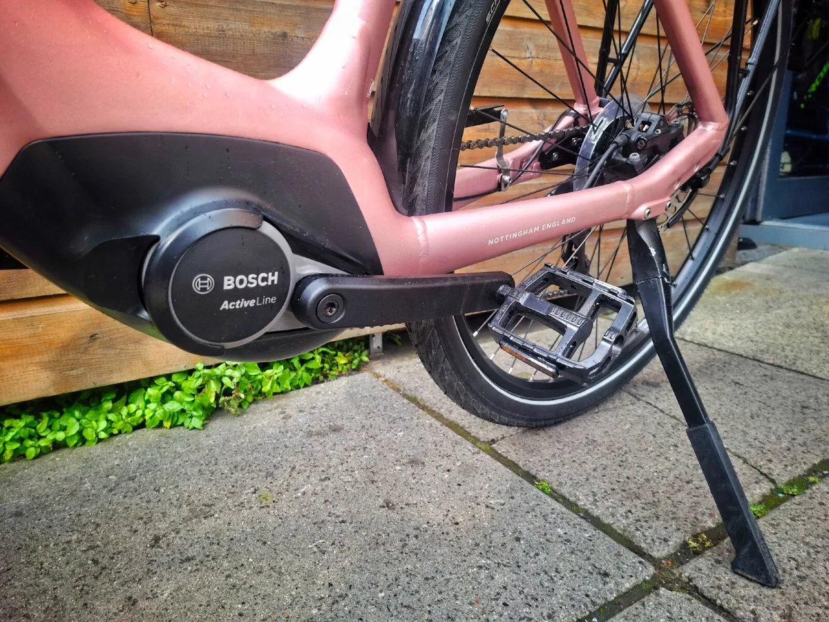 Raleigh Motus Tour E-City Bike, Pink, Medium 51cm - Image 4