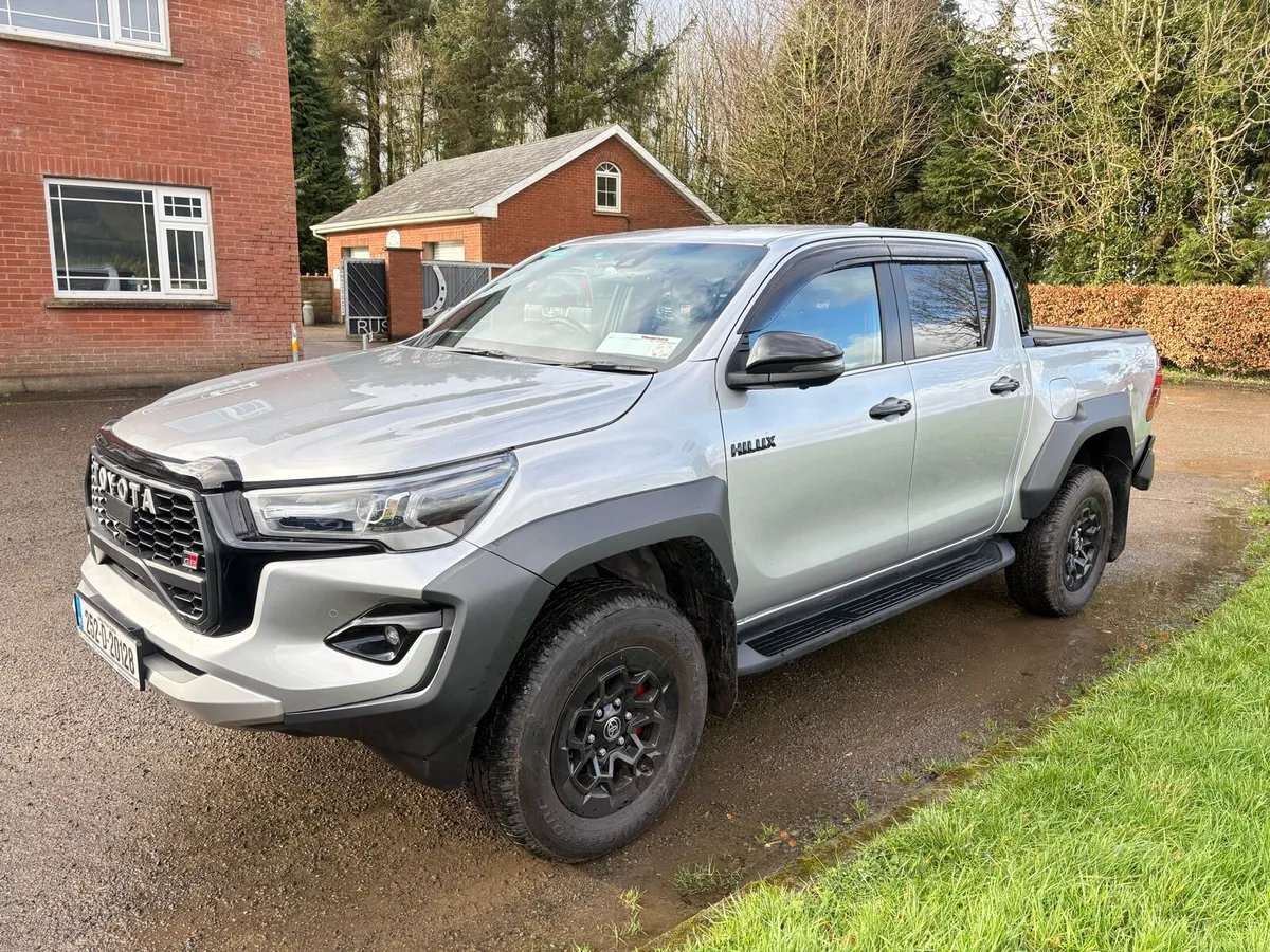 252 Toyota Hilux GR Sport - Image 3