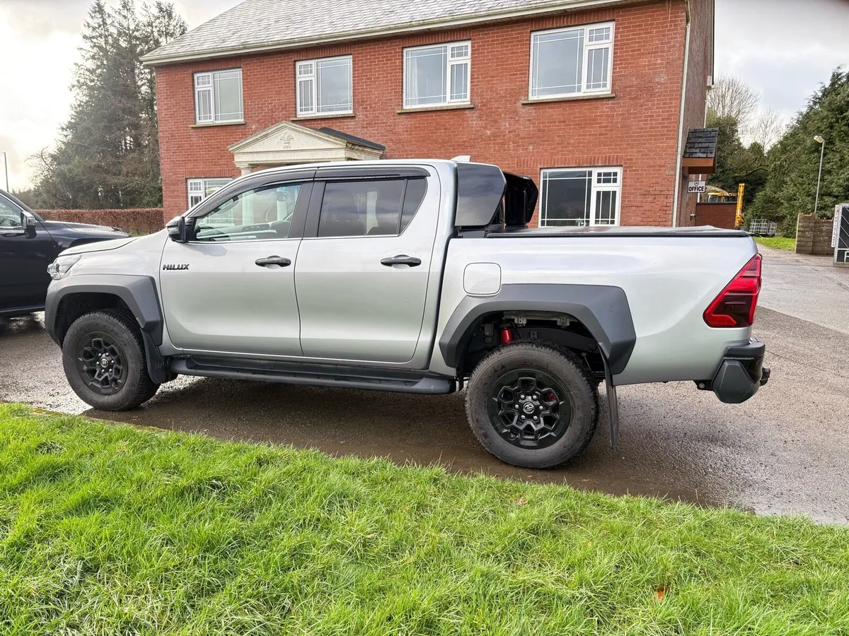 252 Toyota Hilux GR Sport - Image 4