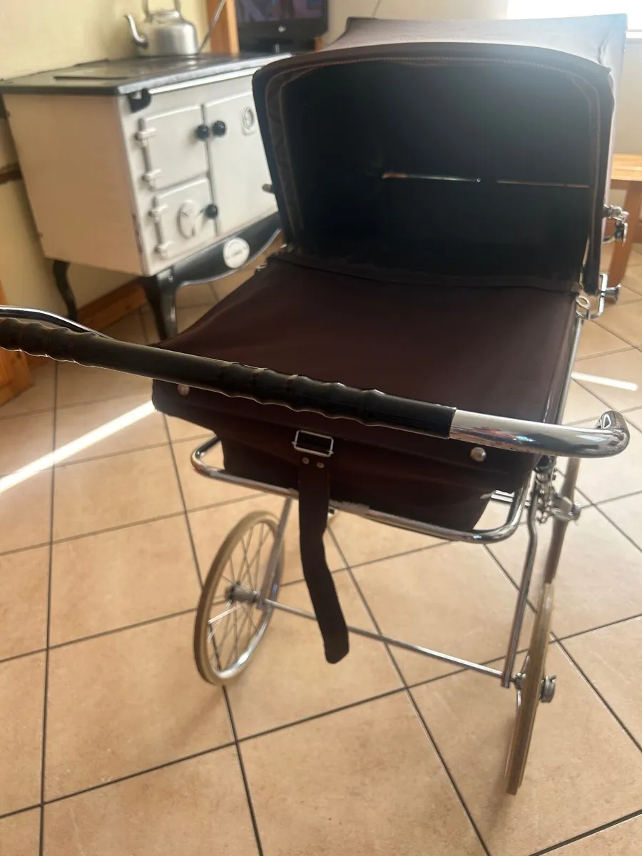 Vintage SilverCross Pram - Image 2