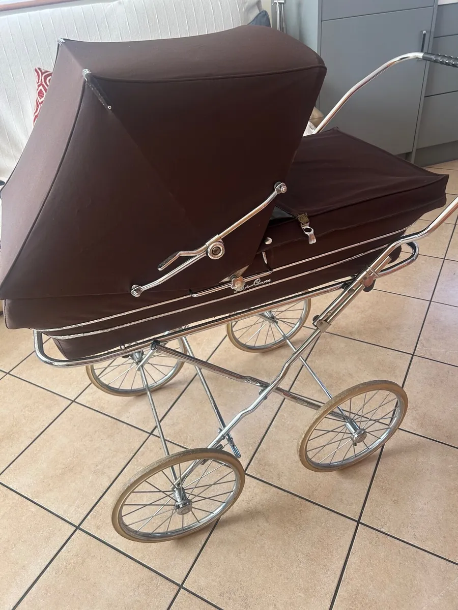 Vintage SilverCross Pram - Image 3