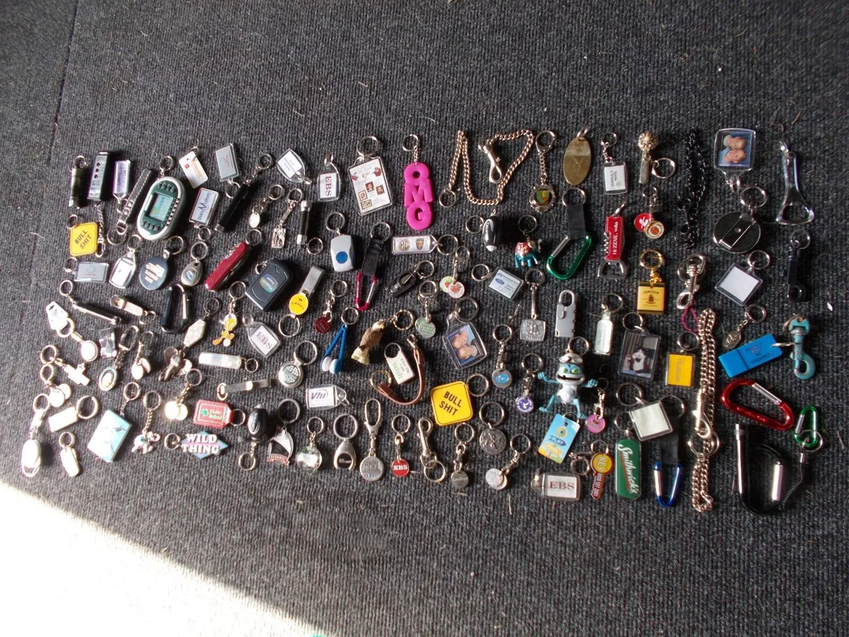 Job Lot of 100+ Key Rings - Image 4