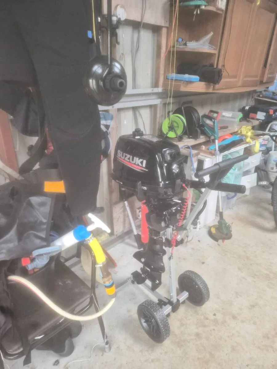 Inflatable and 6hp outboard - Image 3