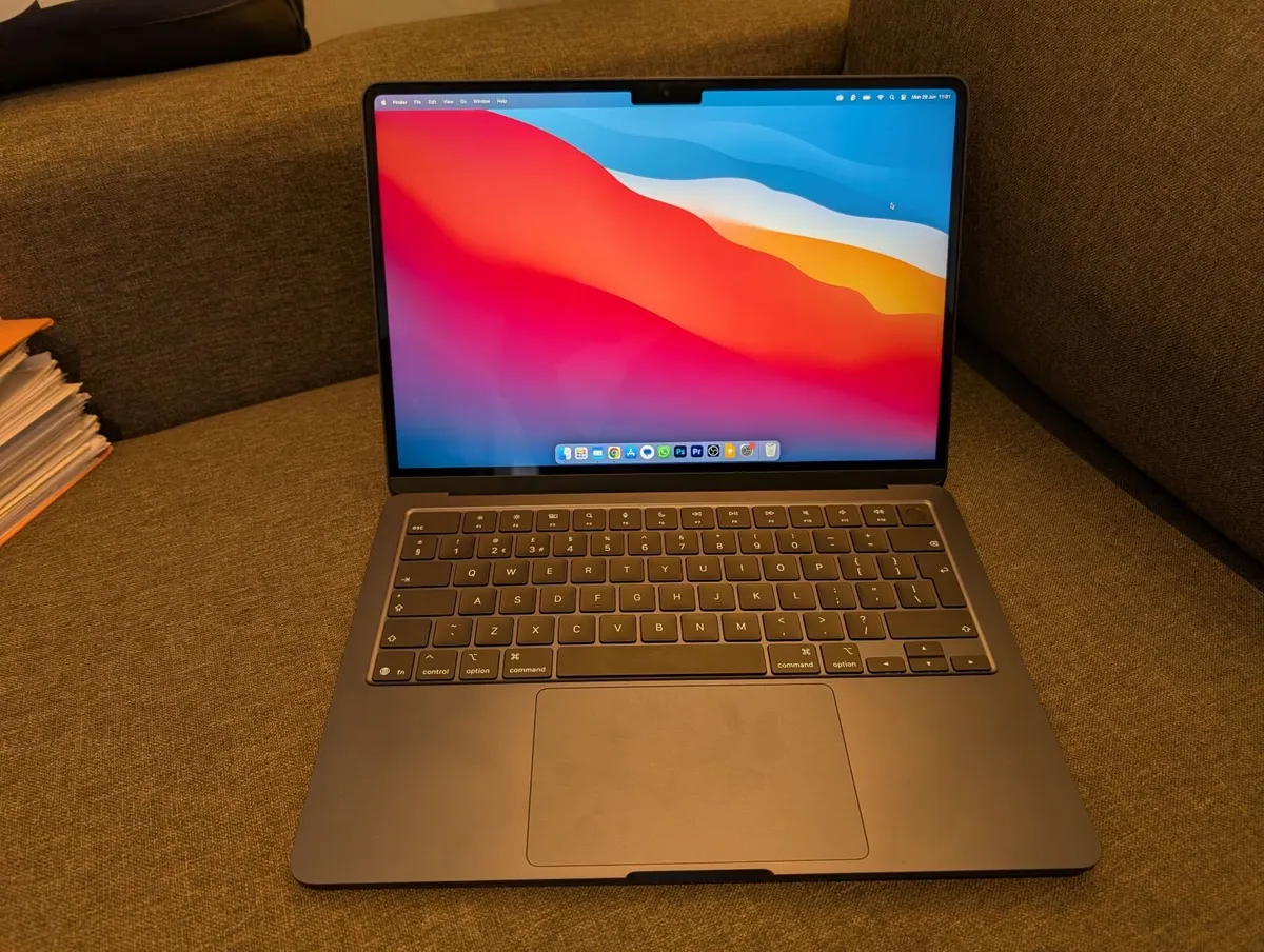 Macbook Air M4 512GB SSD 2025 Perfect Condition - Image 2