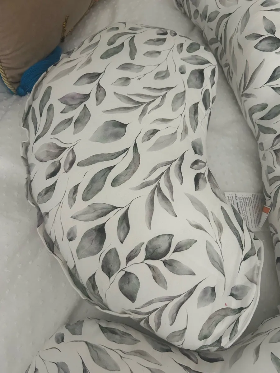 Bella Moon Pregnancy Pillow - never used. - Image 2