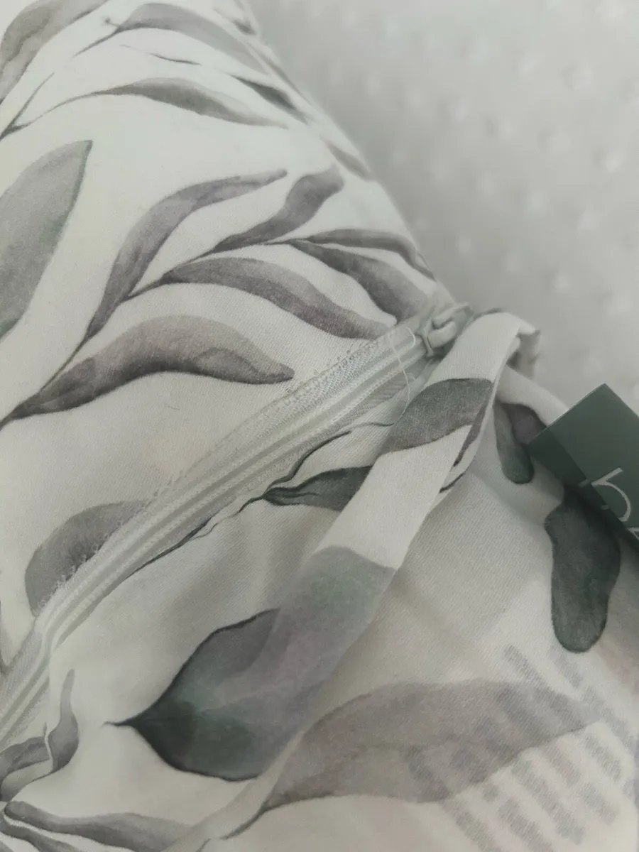 Bella Moon Pregnancy Pillow - never used. - Image 3