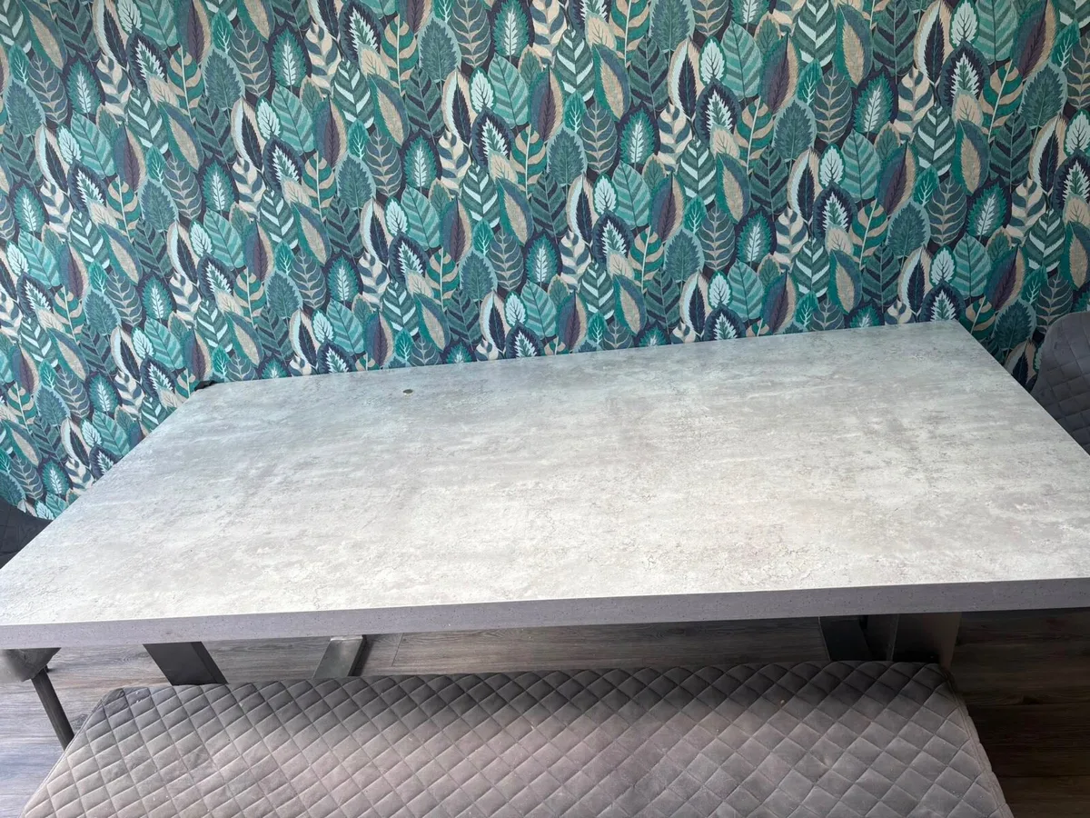 Dining table - Image 2
