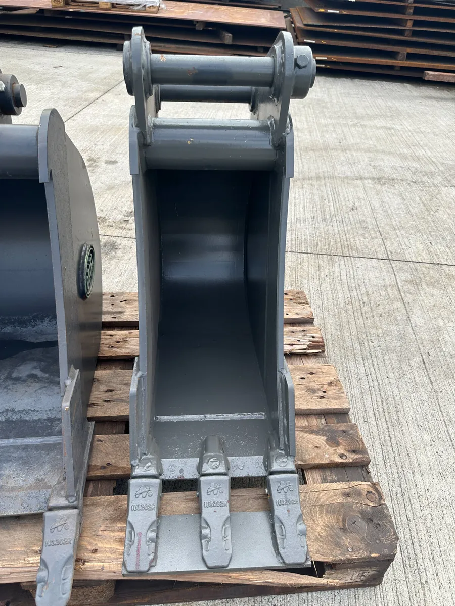Oriel 5 Tonne Excavator Buckets 24" & 12" - Image 4