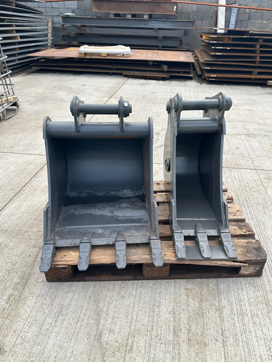 Oriel 5 Tonne Excavator Buckets 24" & 12" - Image 3