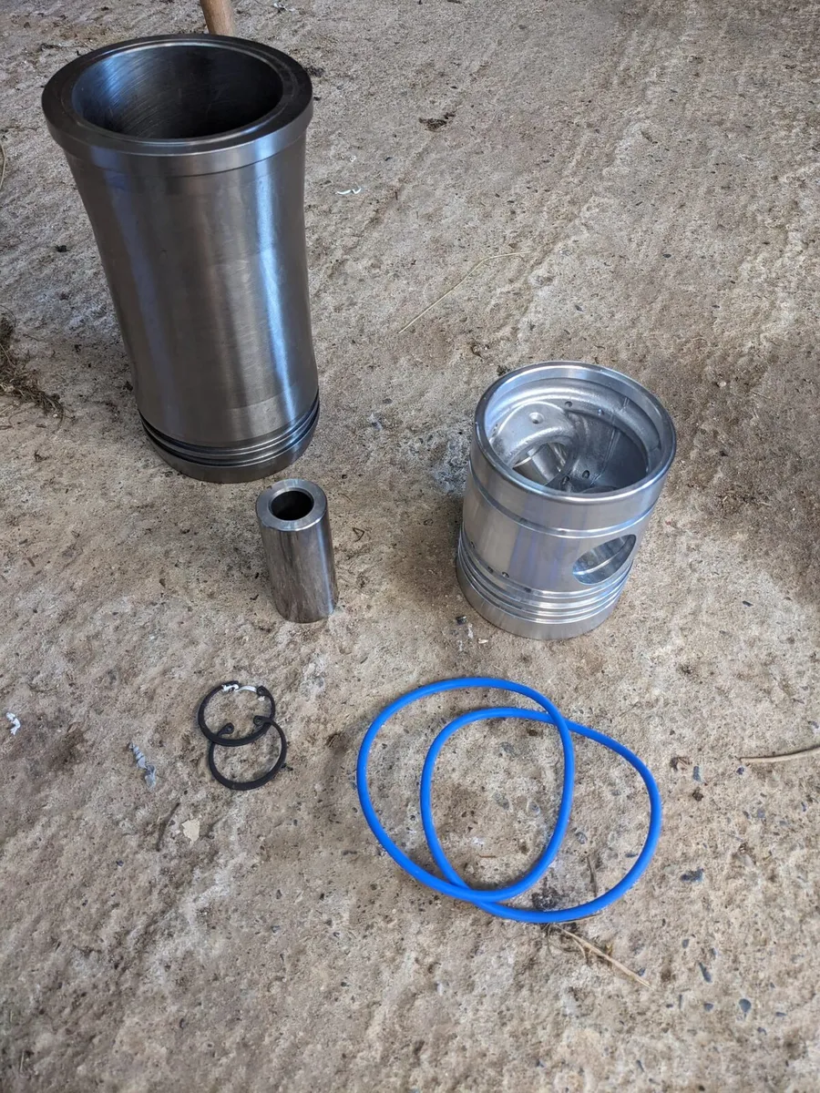 Zetor tractor cylinder kit - Image 1