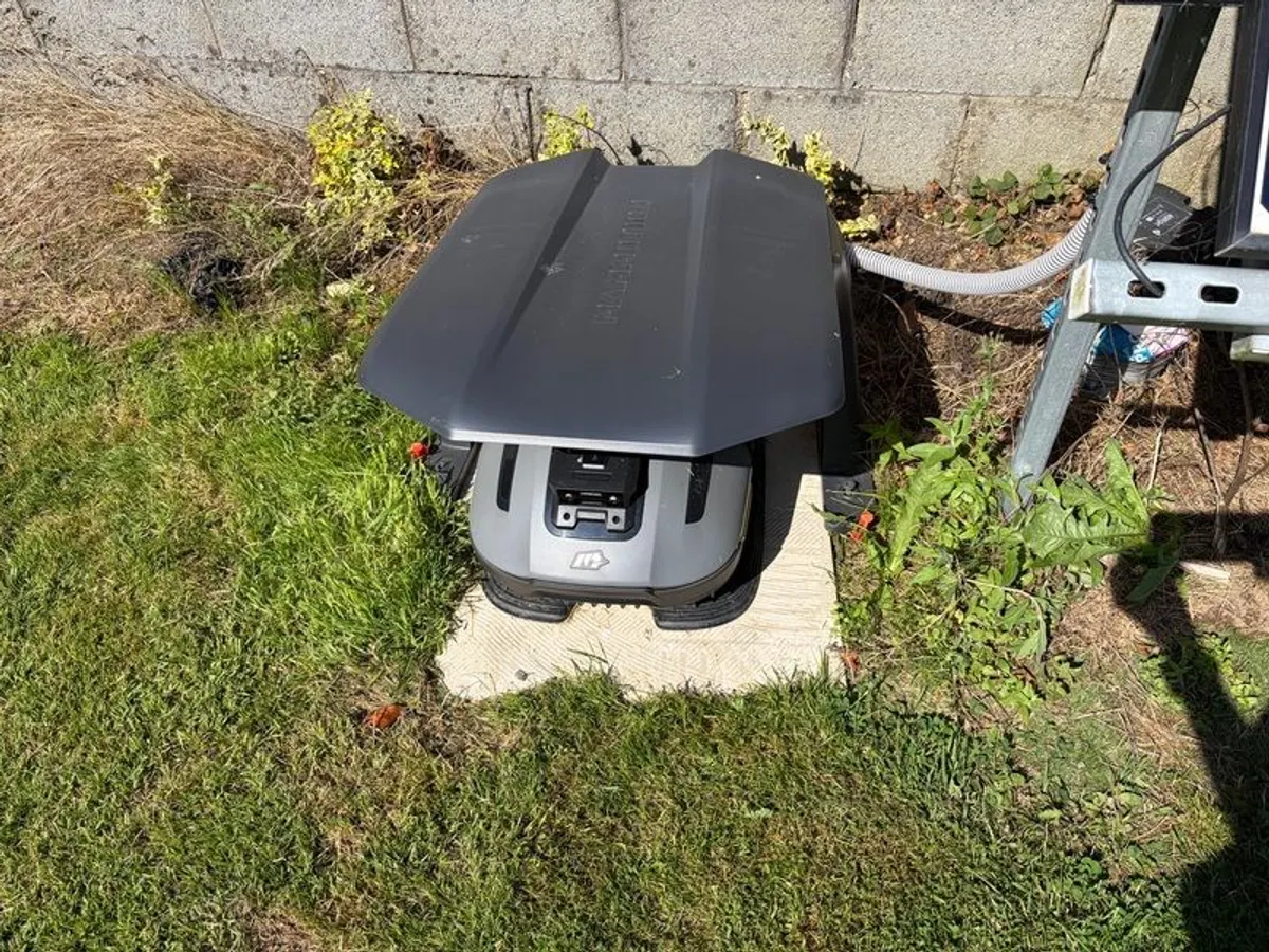 Yuka mini robo mower - Image 4